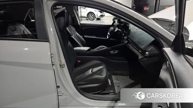 Hyundai Avante Hybrid (CN7) 2023 Серебристо-серый из Кореи, фото 2