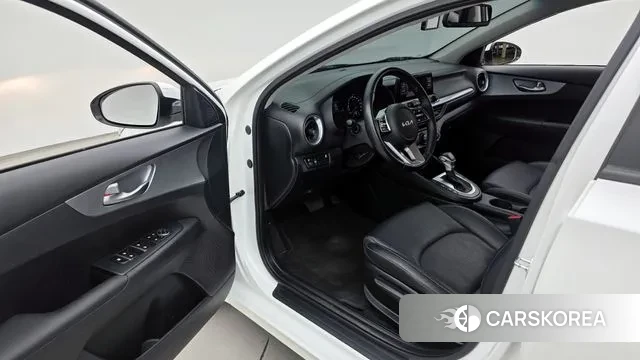 Kia The New K3 2nd generation 2021 Белый из Кореи, фото 2