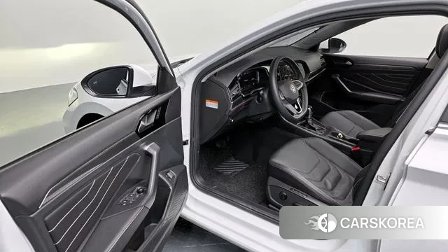 Volkswagen 7th Generation of Jetta 2022 Белый из Кореи, фото 2