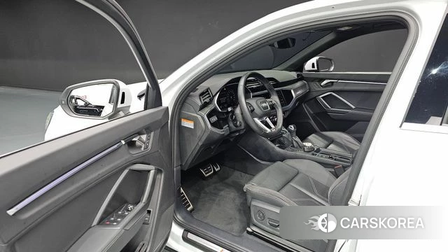 Audi Q3 (F3) 2023 Белый из Кореи, фото 2