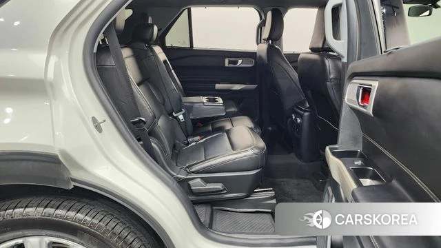Ford Explorer 6th Generation 2021 Белый из Кореи, фото 2