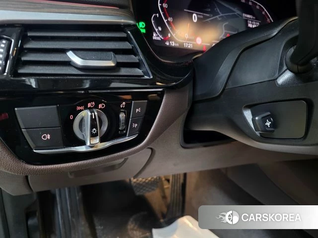 BMW 5 Series (G30) 2020 Белый из Кореи, фото 2