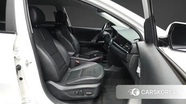 Kia Niro Plus 2022 Белый из Кореи, фото 2