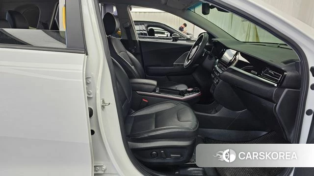 Kia Niro Plus 2022 Белый из Кореи, фото 2