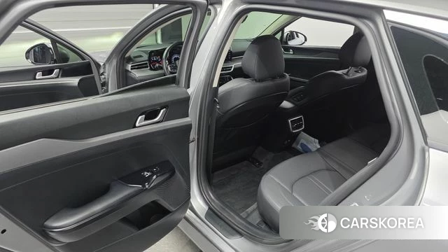 Kia K5 3rd generation 2023 Серебристо-серый из Кореи, фото 2