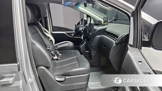 Hyundai Staria 2024 Серебряный из Кореи, фото 2