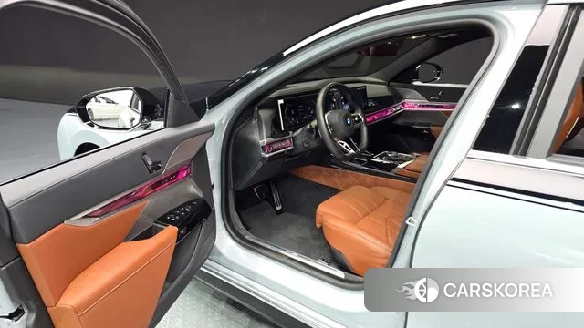 BMW 7 Series (G70) 2025 Серебристо-серый из Кореи, фото 2