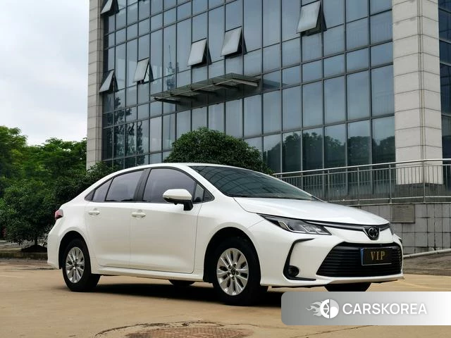 Toyota Corolla 2023 Белый из Китая, фото 2
