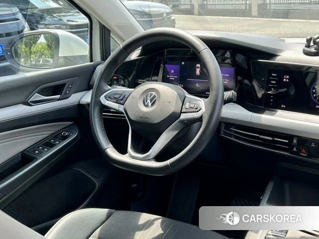 Volkswagen Golf 2024 Белый из Китая, фото 2
