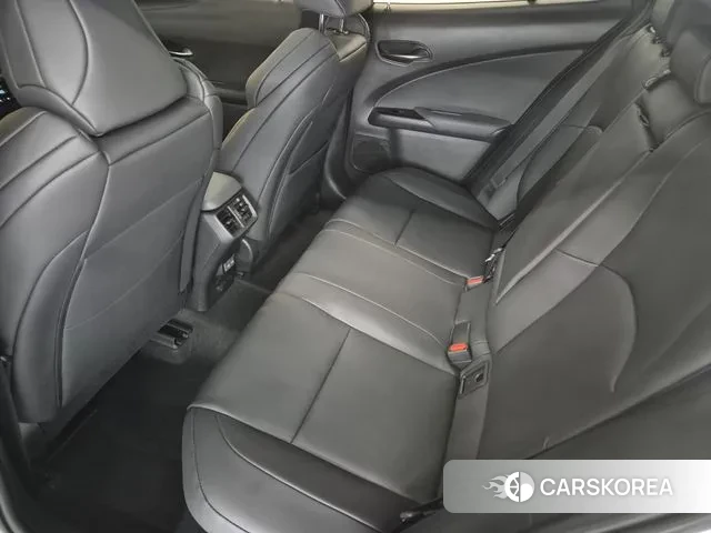 Lexus UX300h 2024 Белый из Кореи, фото 2