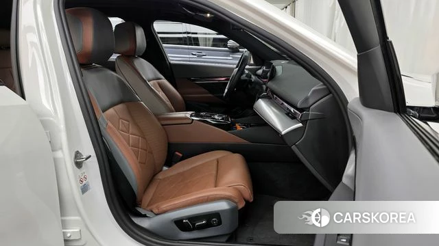 BMW i5 (G60) 2023 Белый из Кореи, фото 2