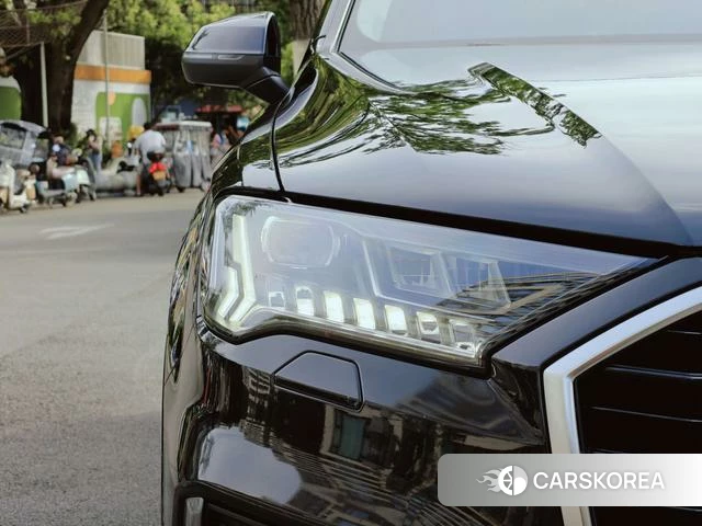 Audi Q7 2021 Черный из Китая, фото 2
