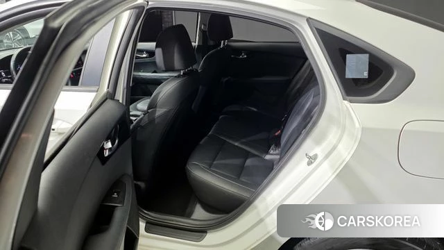 Kia The New K3 2nd generation 2023 Белый из Кореи, фото 2