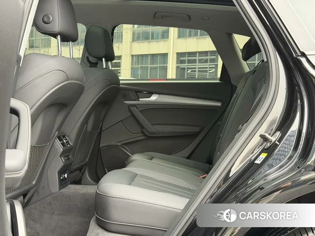 Audi Q5L 2023 Черный из Китая, фото 2