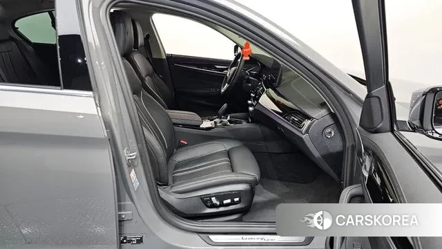 BMW 5 Series (G30) 2022 Серый из Кореи, фото 2