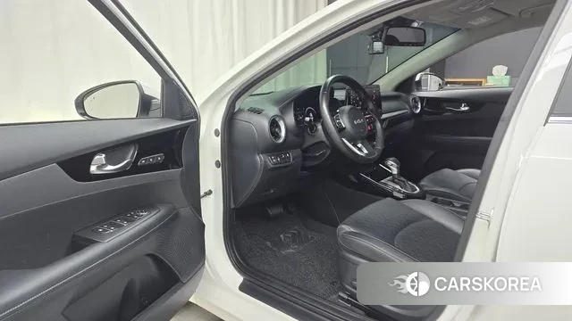 Kia The New K3 2nd generation 2021 Белый из Кореи, фото 2