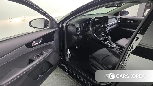 Kia The New K3 2nd generation 2023 Черный из Кореи, фото 2