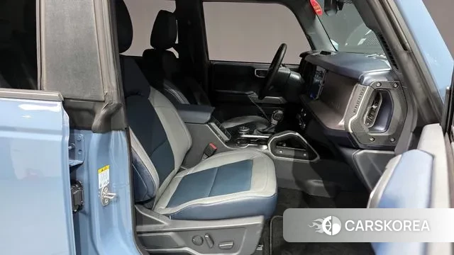 Ford Bronco 6th Generation 2023 Небесно-голубой из Кореи, фото 2