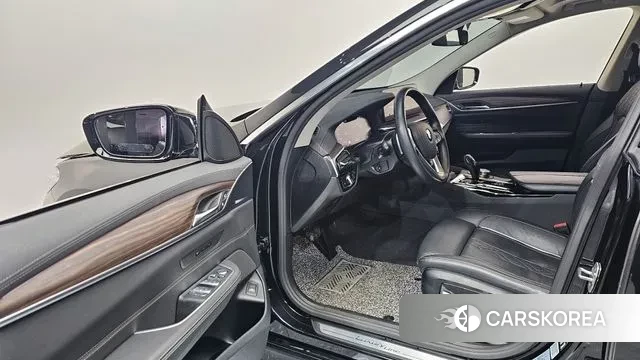 BMW 6 Series GT (G32) 2023 Черный из Кореи, фото 2