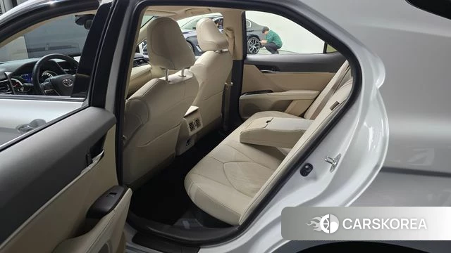 Toyota Camry (XV70) 2023 Белый из Кореи, фото 2