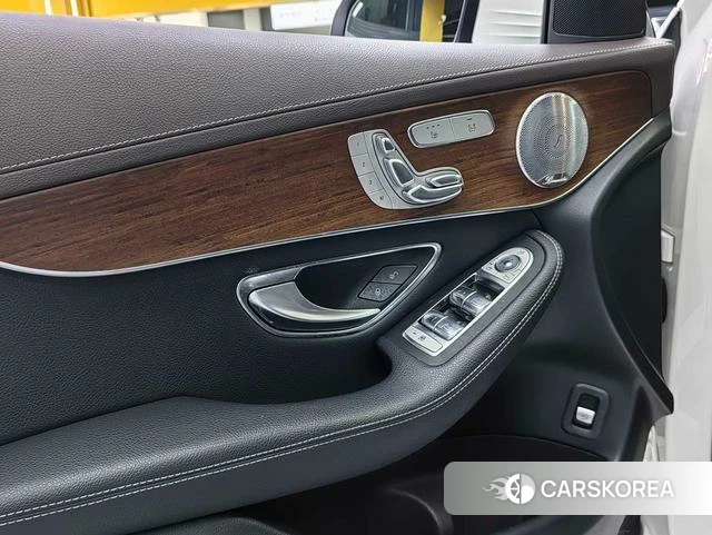 Mercedes-Benz GLC 2021 Белый из Китая, фото 2