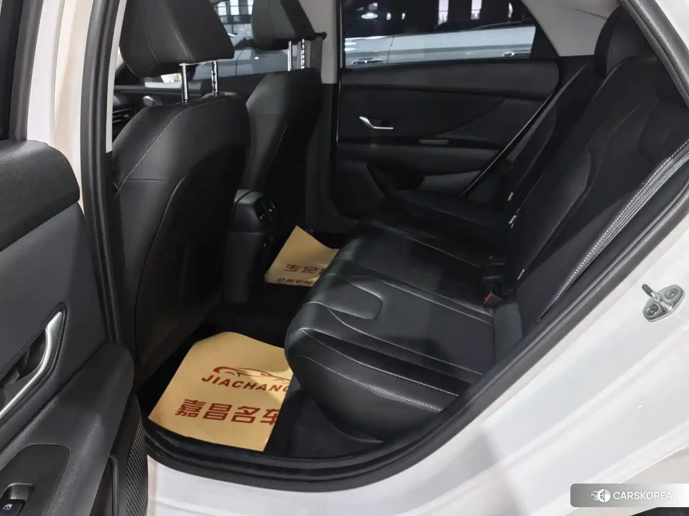 Hyundai Elantra 2023 Белый из Китая, фото 2