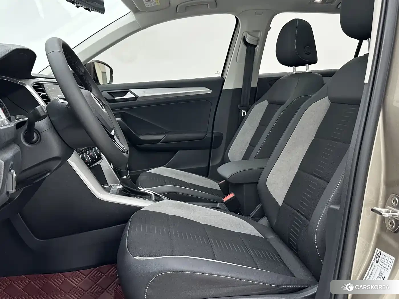 Volkswagen T-Roc 2022 Champagne/brown из Китая, фото 3