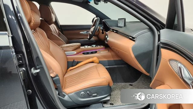 Genesis GV70 2021 Черный из Кореи, фото 2