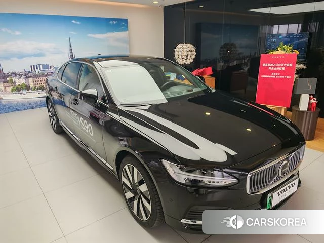 Volvo S90 PHEV 2024 Черный из Китая, фото 2
