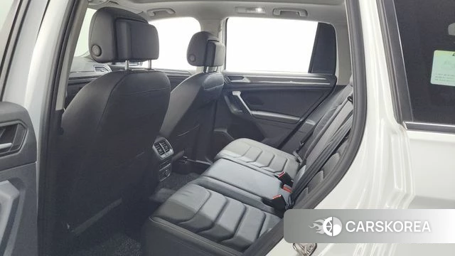 Volkswagen Tiguan second Generation 2023 Белый из Кореи, фото 2