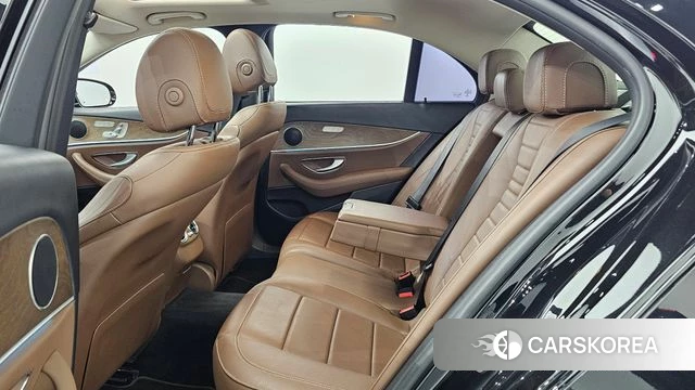 Mercedes-Benz E-Class W213 2018 Черный из Кореи, фото 2