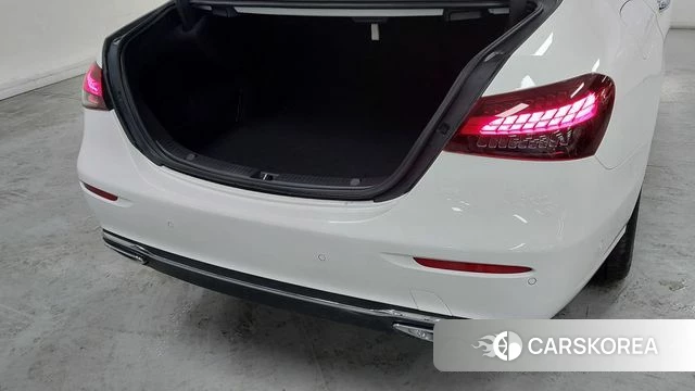 Mercedes-Benz E-Class W213 2023 Белый из Кореи, фото 2