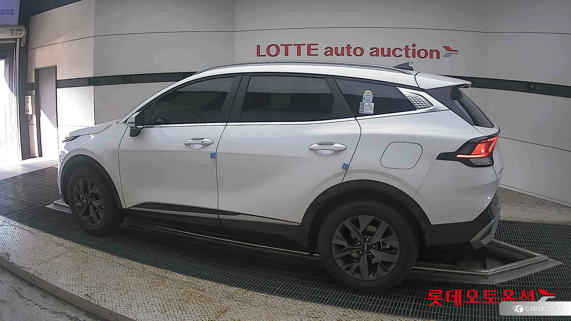 Kia Sportage 2024 Snow White Pearl из Кореи, фото 2