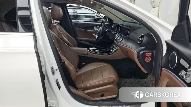 Mercedes-Benz E-Class W213 2018 Белый из Кореи, фото 2