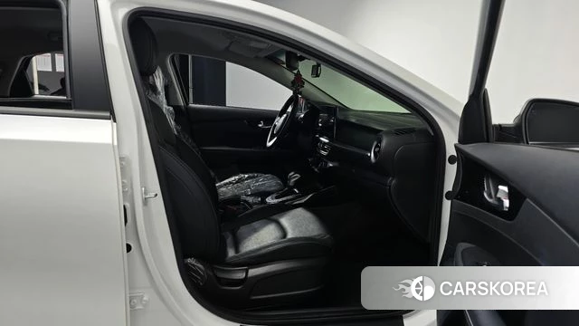 Kia The New K3 2nd generation 2023 Белый из Кореи, фото 2