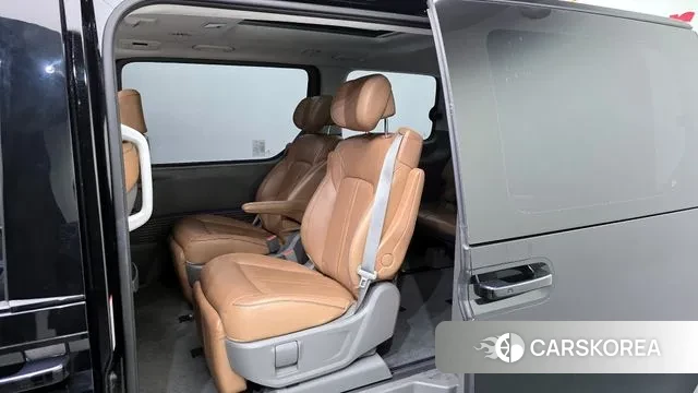 Hyundai Staria 2023 Черный из Кореи, фото 2