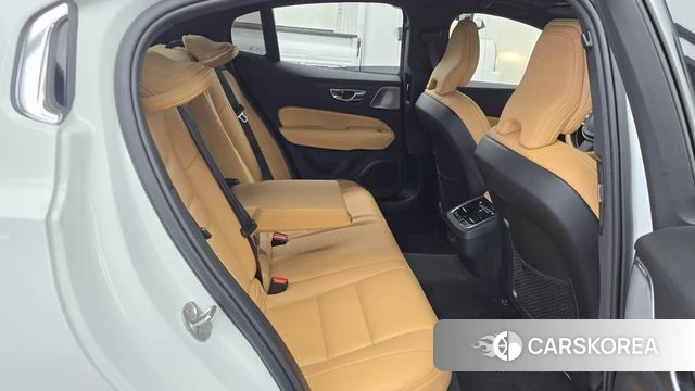 Volvo S60 3rd generation 2025 Белый из Кореи, фото 2