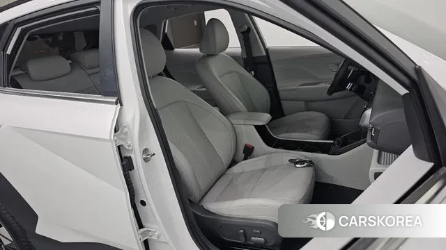 Hyundai Kona Hybrid (SX2) 2023 Белый из Кореи, фото 2