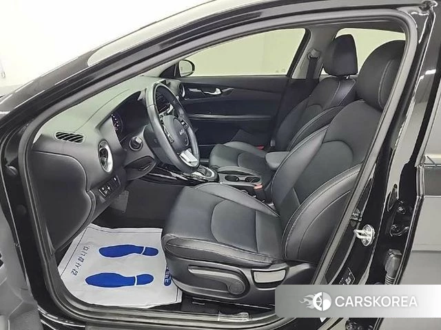 Kia The New K3 2nd generation 2023 Черный из Кореи, фото 2