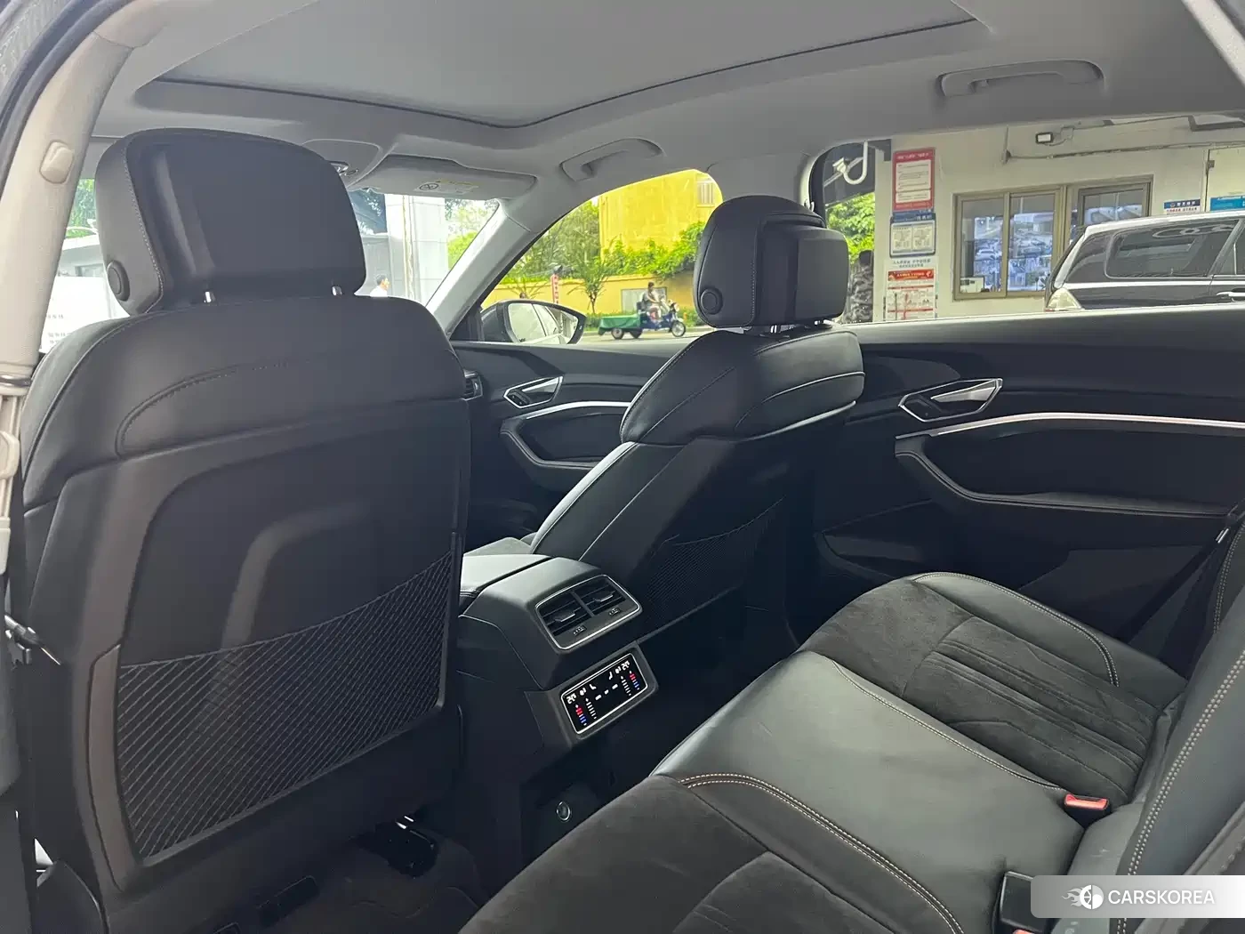 Audi e-tron 2022 Silver/gray из Китая, фото 2