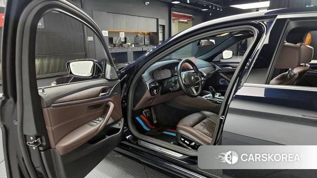 BMW 5 Series (G30) 2020 Черный из Кореи, фото 2