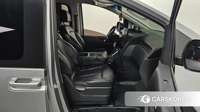 Hyundai Staria 2021 Серебряный из Кореи, фото 2