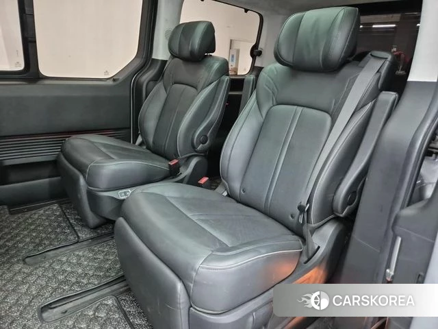 Hyundai Staria 2024 Серебряный из Кореи, фото 2