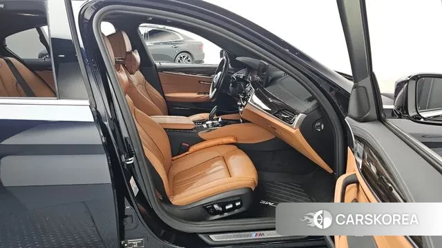 BMW 5 Series (G30) 2022 Черный из Кореи, фото 2