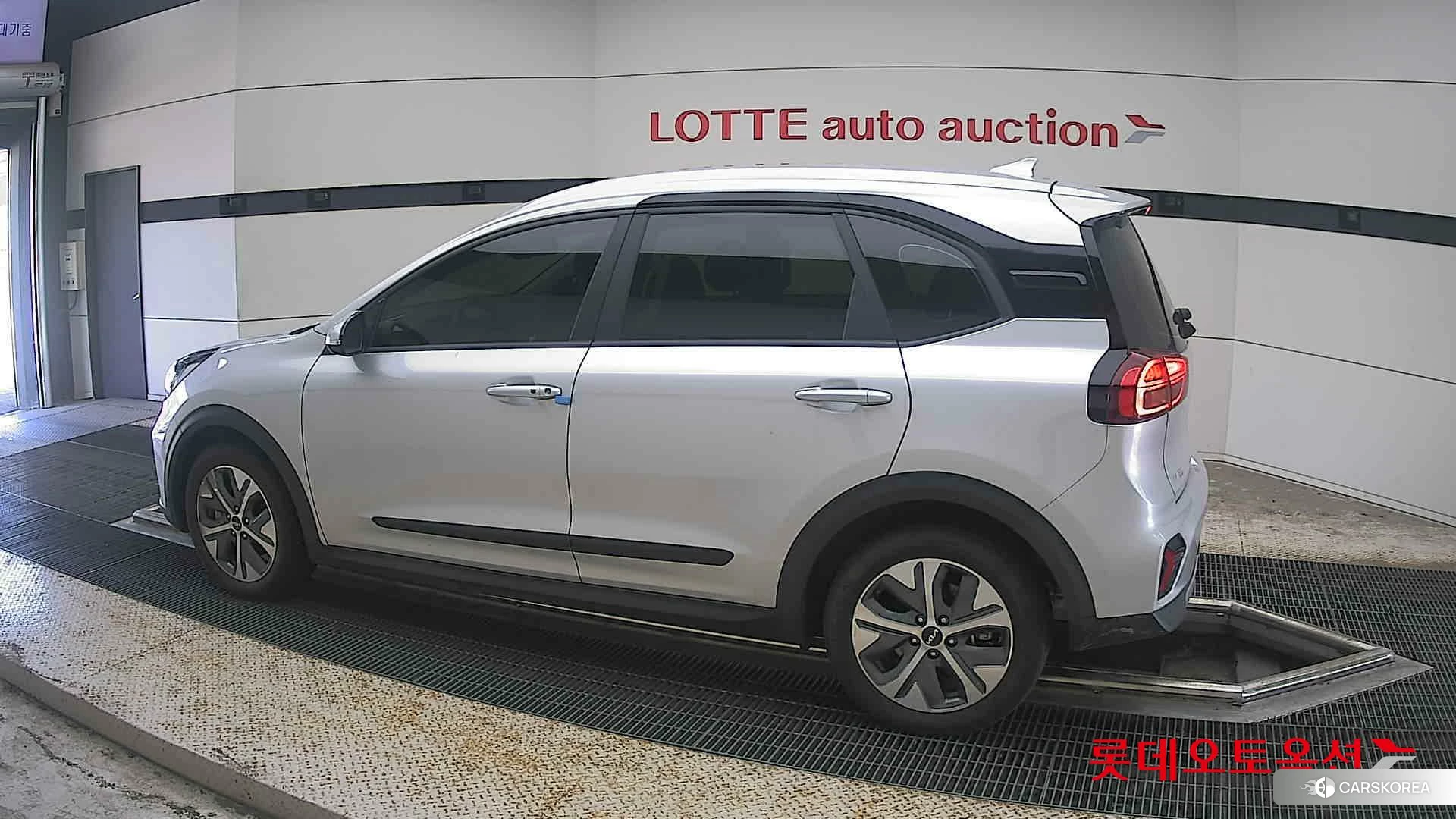 Kia Niro Plus 2023 Sparkling Silver из Кореи, фото 2