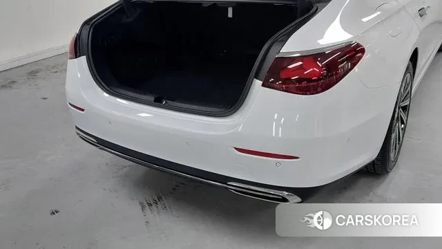 Mercedes-Benz E-Class W214 2024 Белый из Кореи, фото 2