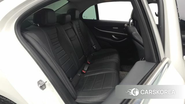 Mercedes-Benz E-Class W213 2018 Белый из Кореи, фото 2