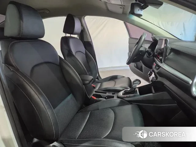 Kia The New K3 2nd generation 2023 Черный из Кореи, фото 2