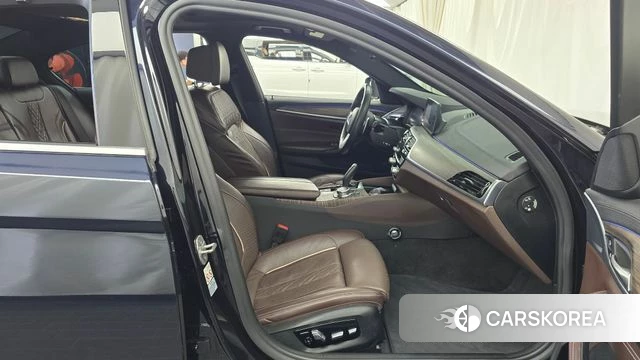 BMW 5 Series (G30) 2019 Черный из Кореи, фото 2