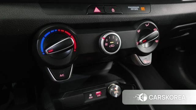 Kia Stonic 2018 Белый из Кореи, фото 2